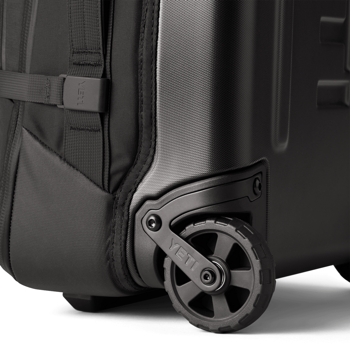 Crossroads 35L/22" Wheeled Luggage - Black v1 - detail