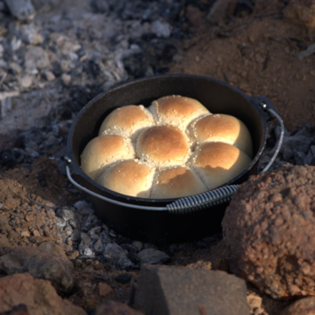 Wildtrak 2 Quart Heavy-duty Round Camp Oven with Lip and Handle, Pre-Seasoned - view 5