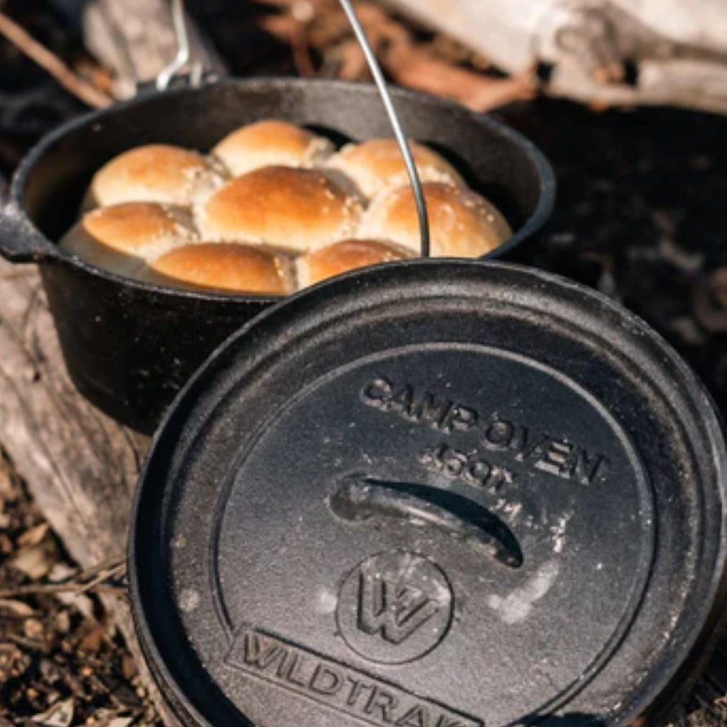 Wildtrak 4.5 Quart Heavy-duty Round Camp Oven Pre-Seasoned with Lip & Handle - view 5