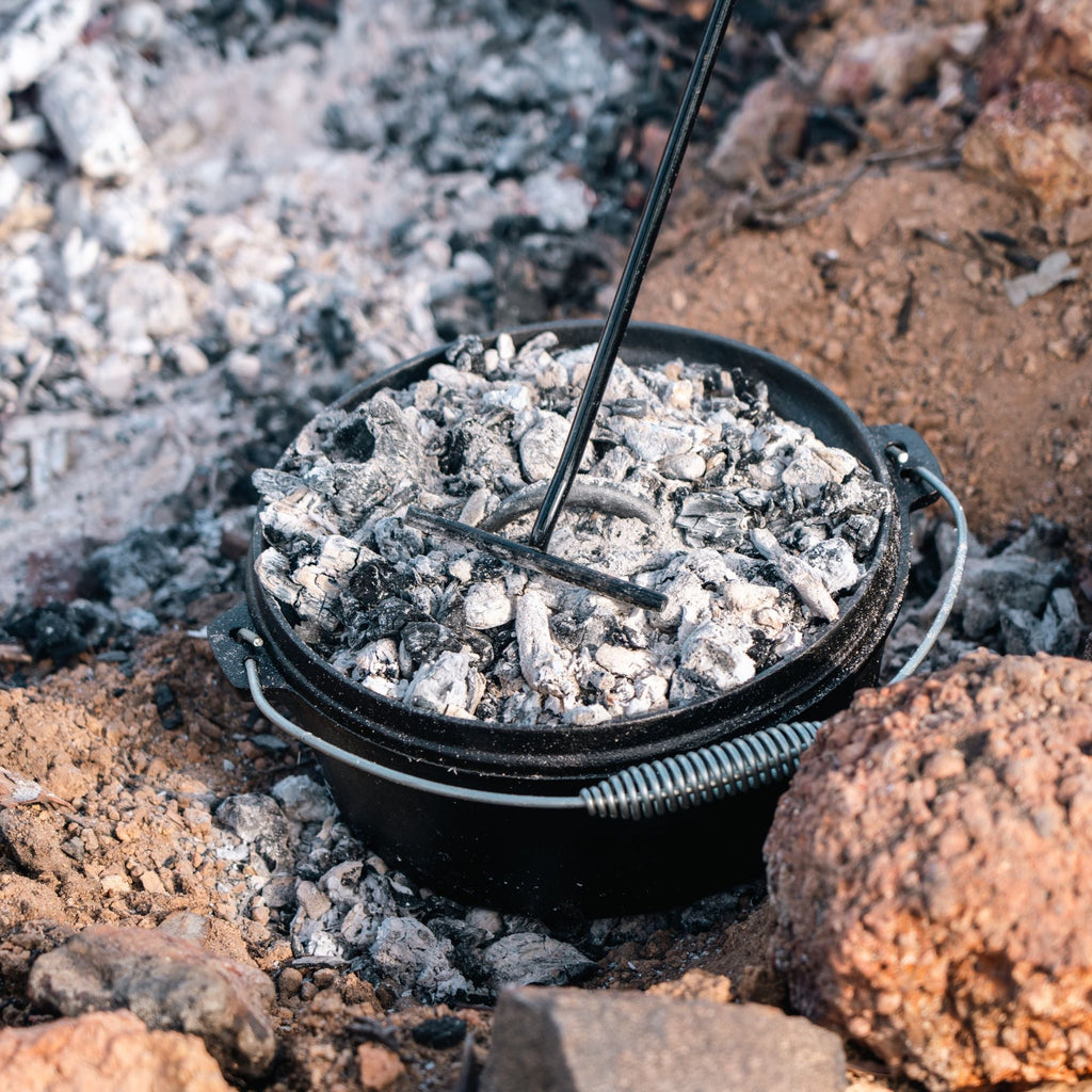 Wildtrak 9 Quart Heavy-duty Round Camp Oven with Lip and Handle, Pre-Seasoned - view 3