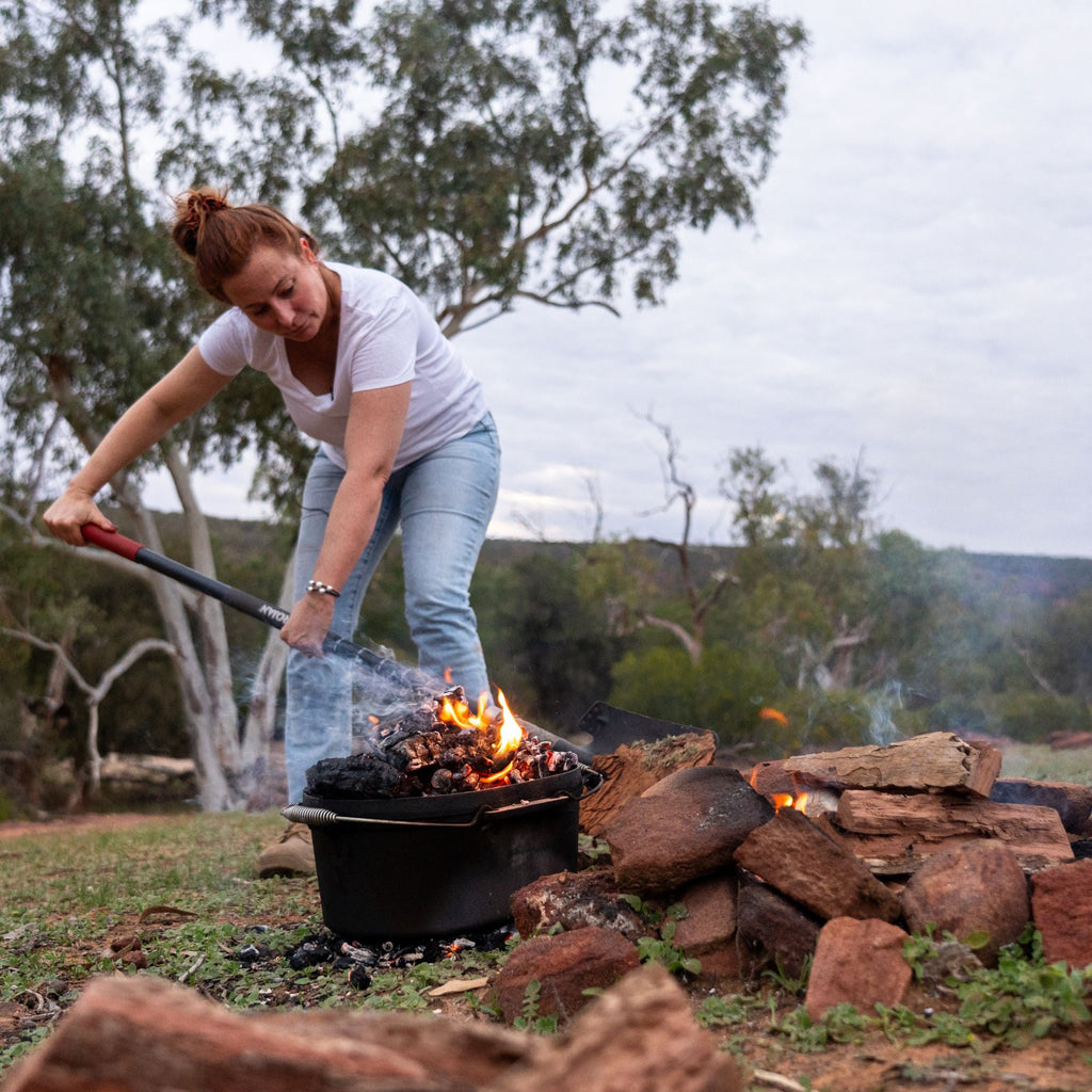 Wildtrak 9.5 Quart Cast-Iron Pre-Seasoned Oval Camp Oven with Lip and Handle - view 7