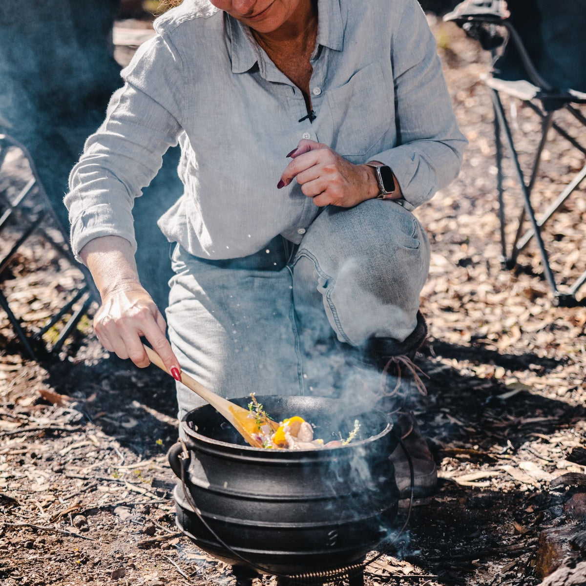 Wildtrak 8L Cast-Iron Pre-Seasoned Potjie Pot with 3 Feet, Spiral Bail Handle, and Wooden Box - view 6