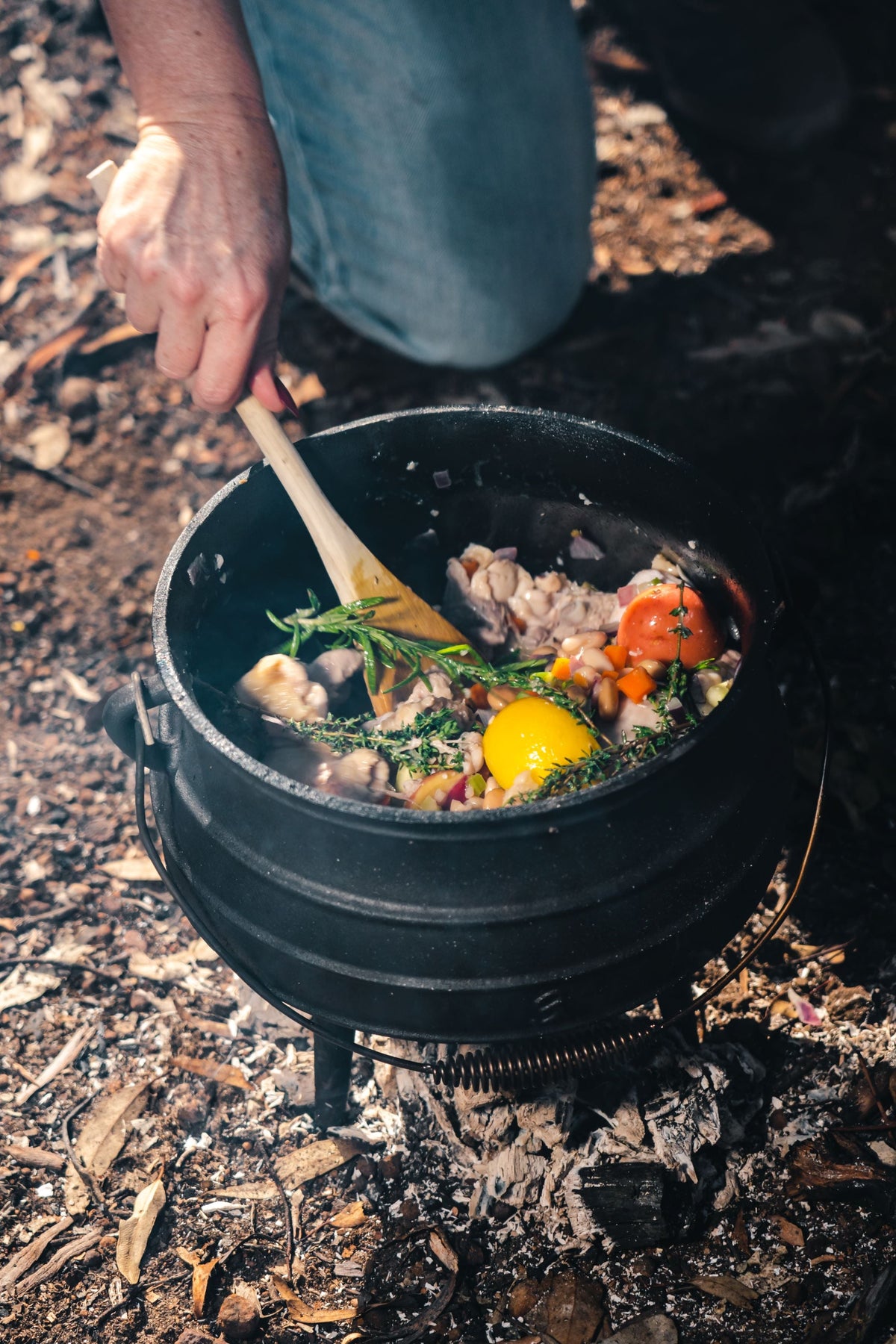Wildtrak 8L Cast-Iron Pre-Seasoned Potjie Pot with 3 Feet, Spiral Bail Handle, and Wooden Box - view 11