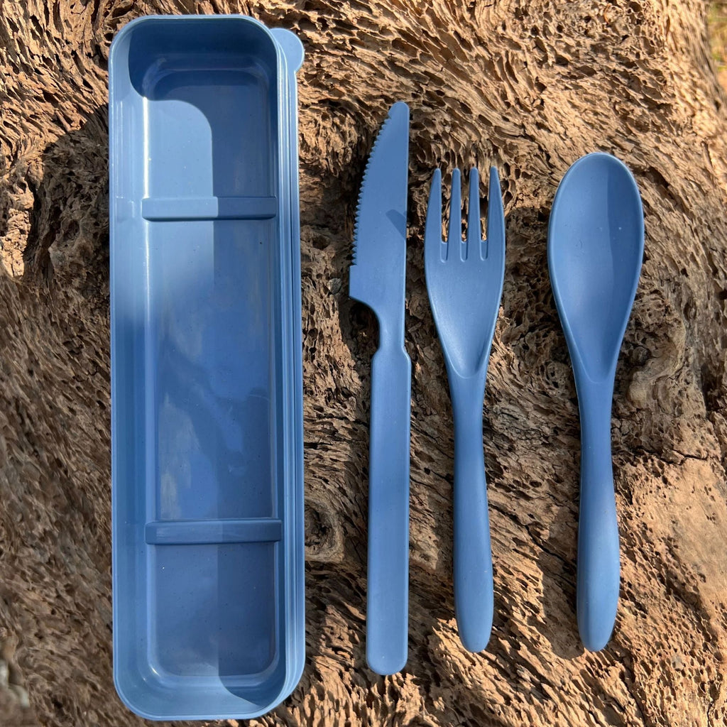 Wildtrak 4 Piece Wheat Straw Cutlery Set in Case - Blue or Beige - view 3