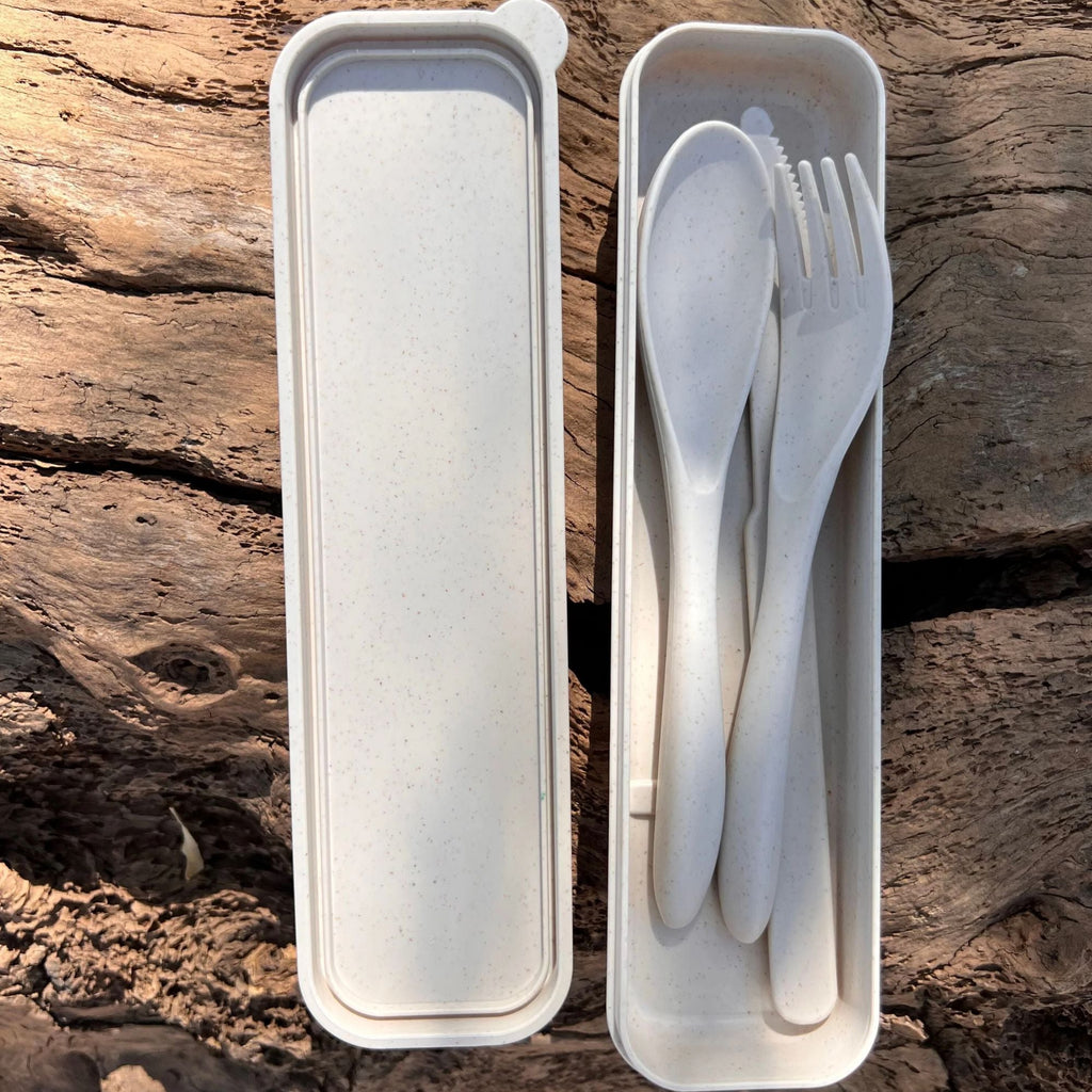 Wildtrak 4 Piece Wheat Straw Cutlery Set in Case - Blue or Beige - view 4