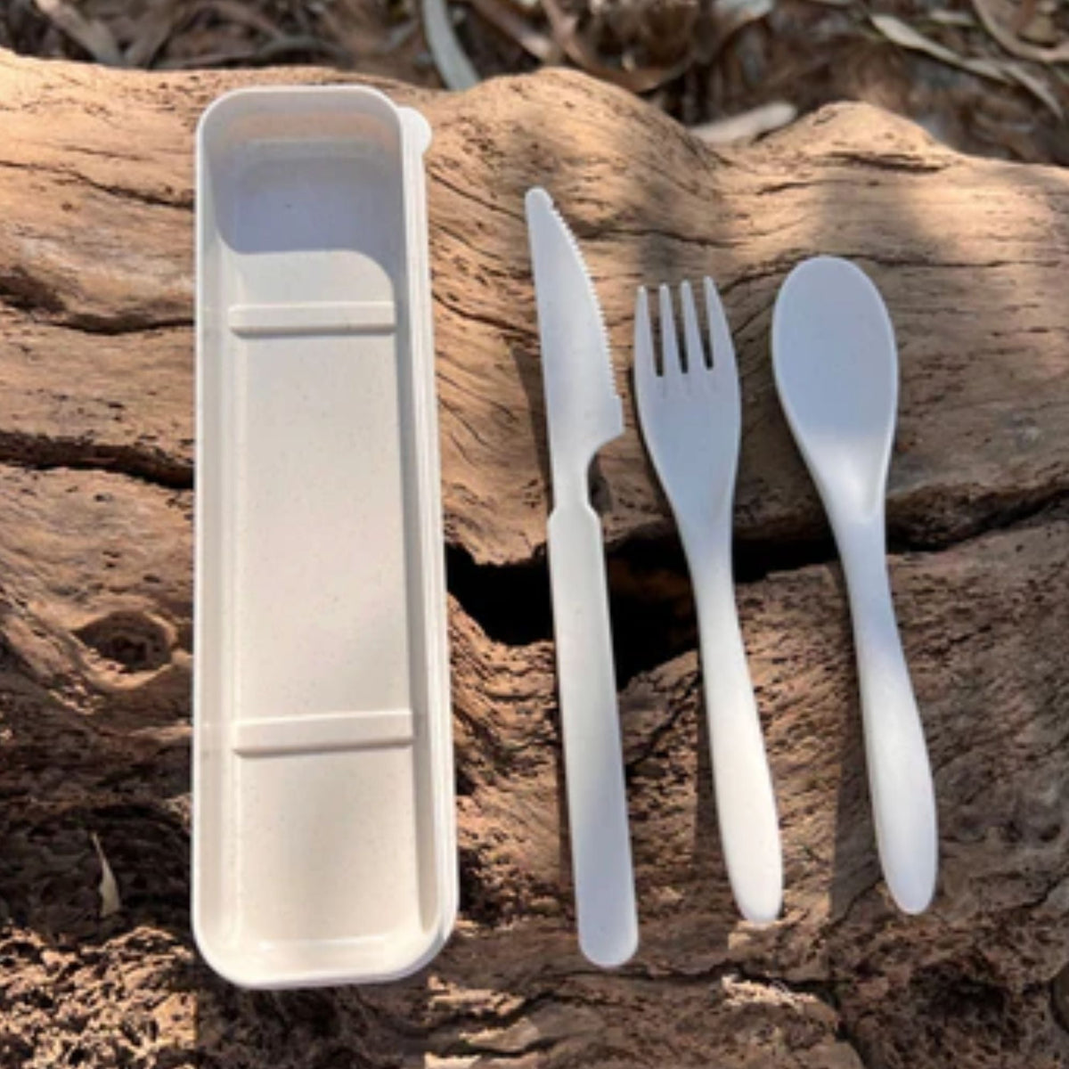 Wildtrak 4 Piece Wheat Straw Cutlery Set in Case - Blue or Beige - view 11