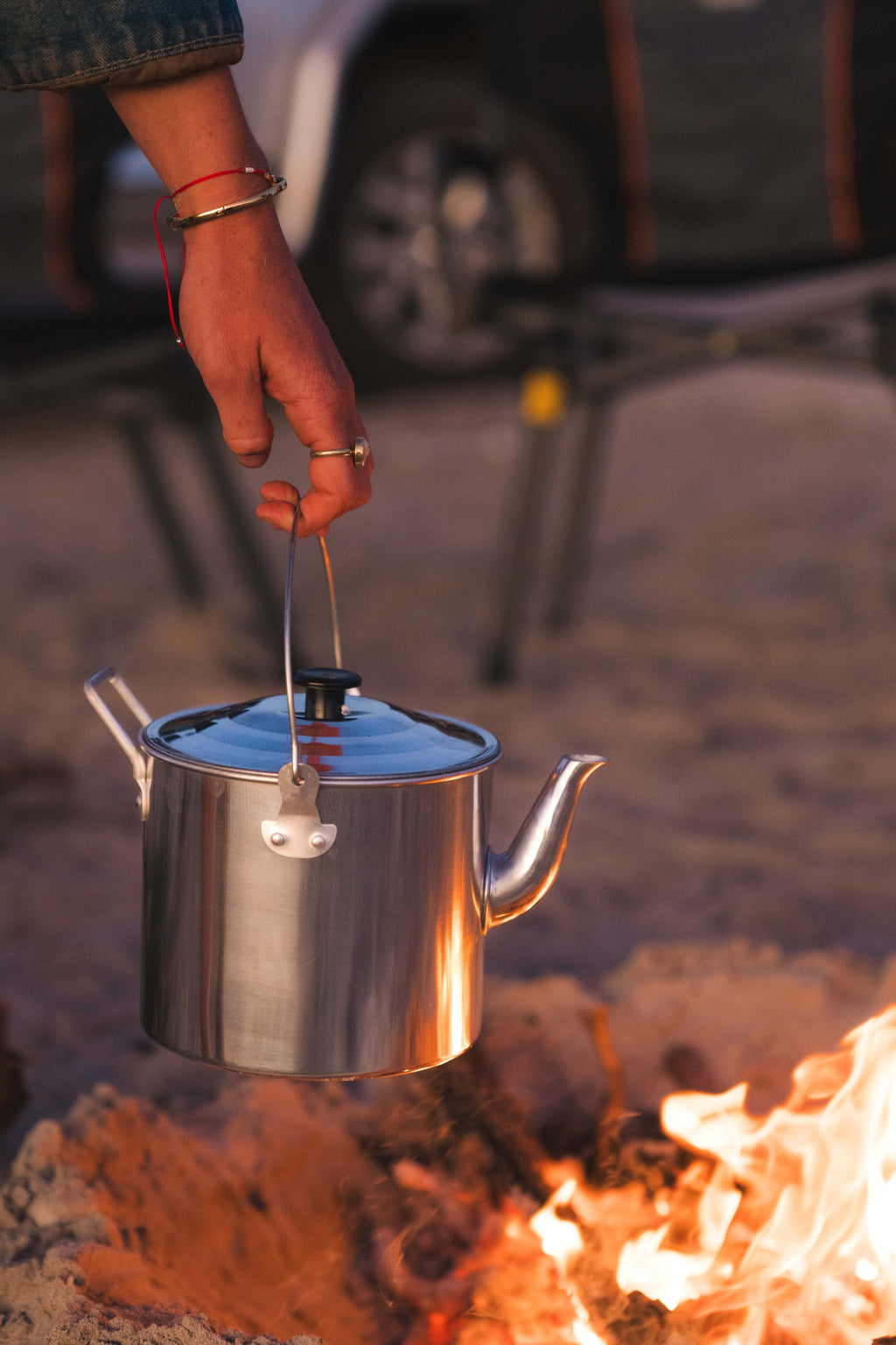 Wildtrak 2.8L Aluminium Billy Teapot with Handle and Lid - view 7