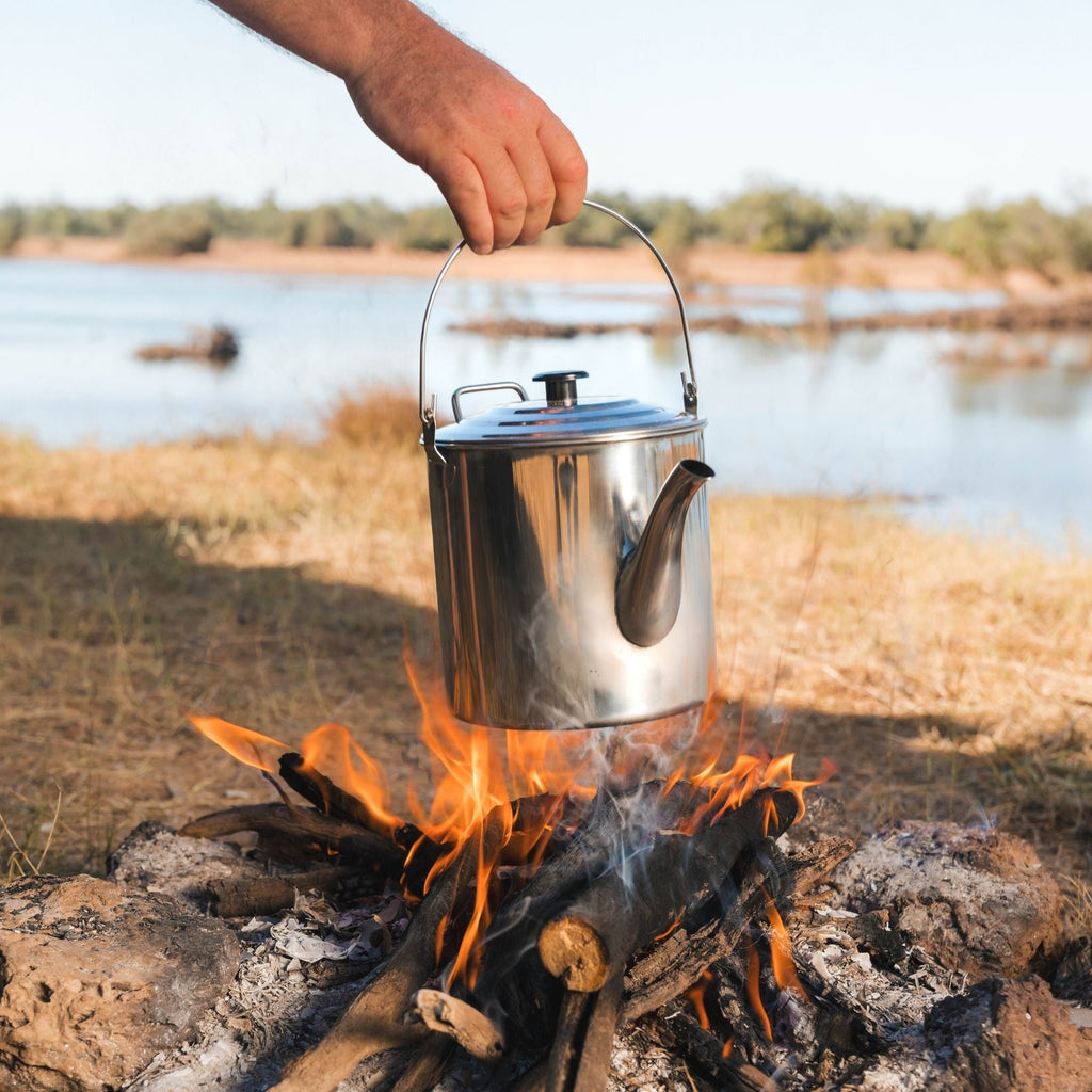 Wildtrak 2.8L Aluminium Billy Teapot with Handle and Lid - view 3