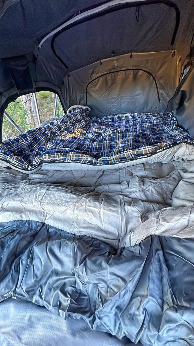 Wildtrak 0°C to +5°C Heavy-duty Pallinup Queen Sleeping Bag, 152 x 200cm - view 19