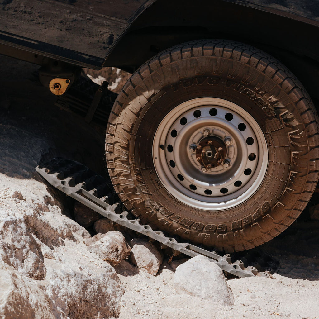 Wildtrak 2 Pack Heavy-Duty Flex Recovery Tracks, UV-Stabilised, 10,000kg, 33 x 103cm - view 3