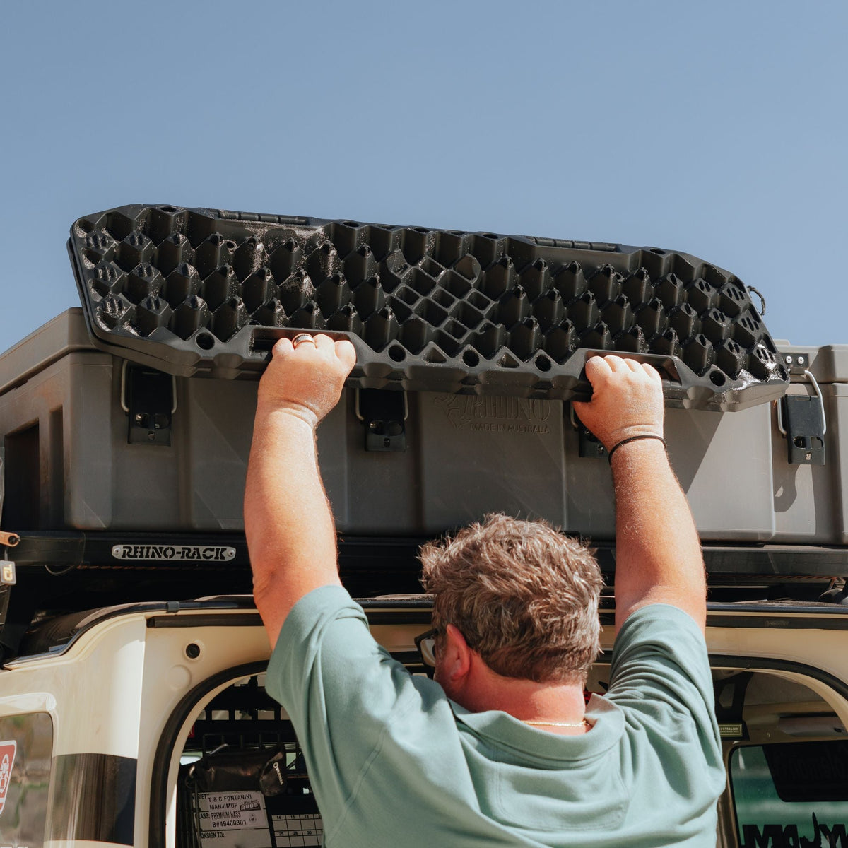 Wildtrak 2 Pack Heavy-Duty Flex Recovery Tracks, UV-Stabilised, 10,000kg, 33 x 103cm - view 9