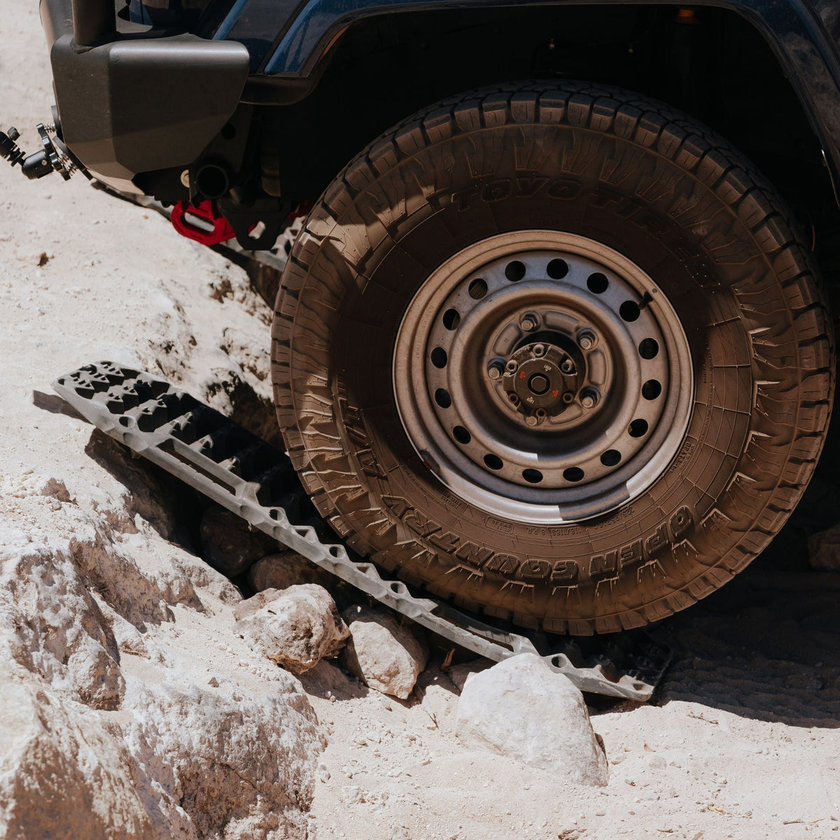 Wildtrak 2 Pack Heavy-Duty Flex Recovery Tracks, UV-Stabilised, 10,000kg, 33 x 103cm - view 6