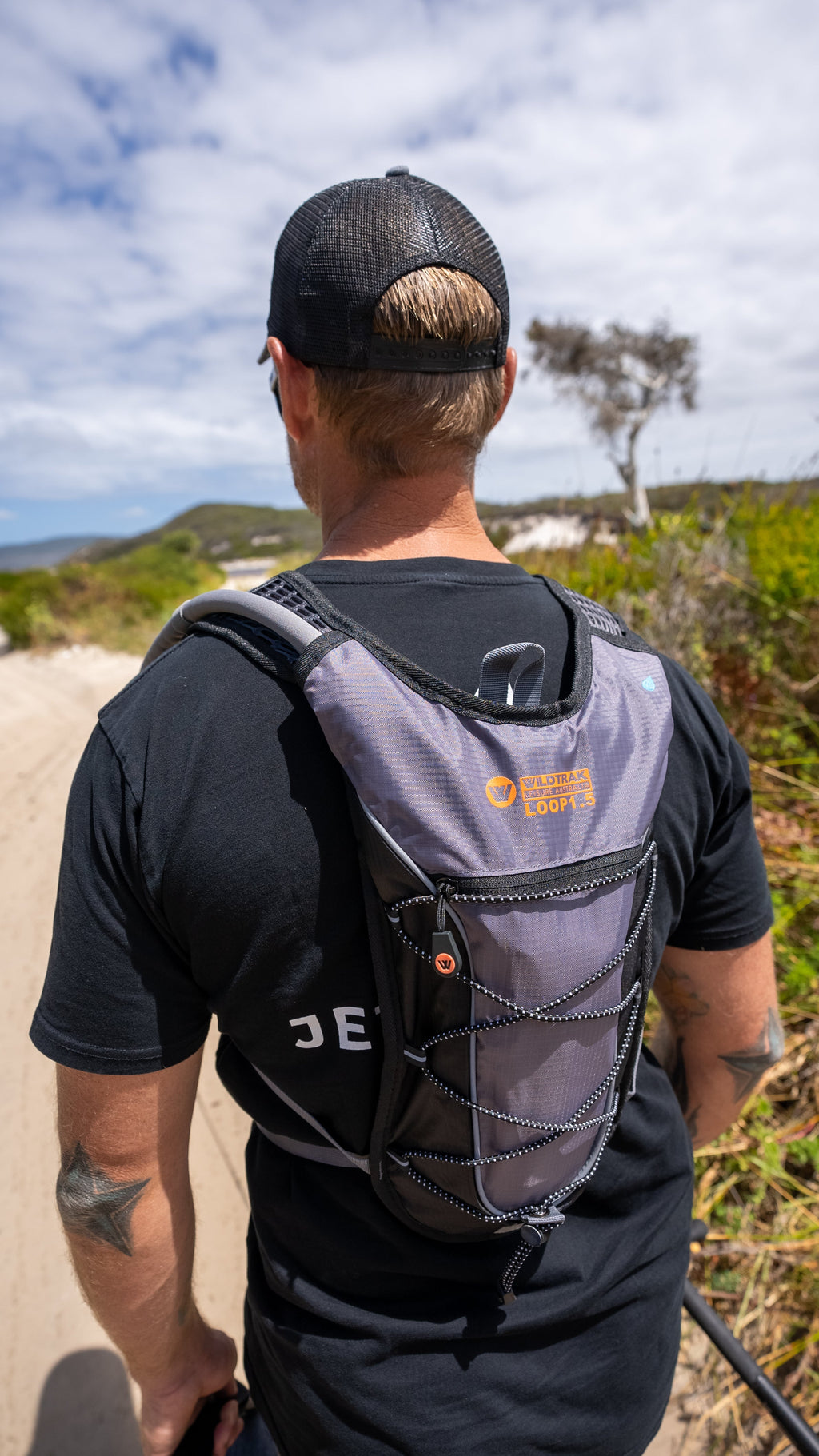 1.5L Loop Hydration Trekker Backpack with Adjustable Chest and Shoulder Straps, Zipped Storage Pockets - view 5