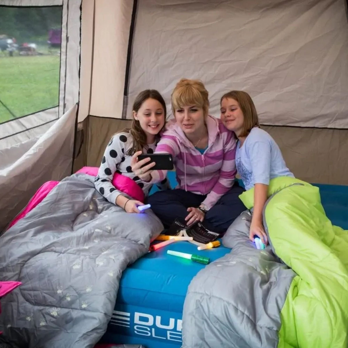 Coleman 7°C Sleeping Bag Kids FryeFly Illumi-bug Green, Glow in the Dark - view 3