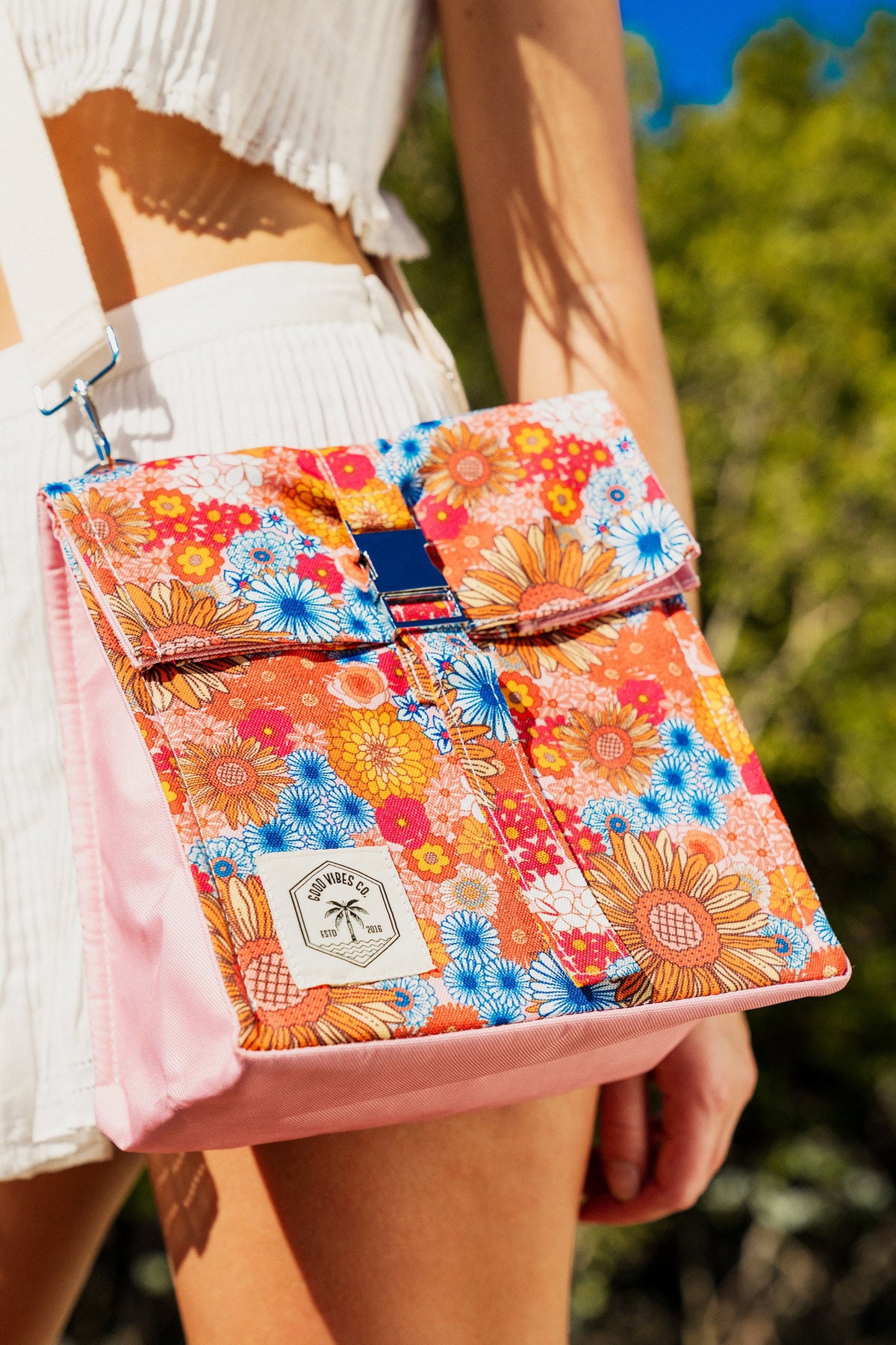 Retro Summer Insulated Lunch Bag, Removable Shoulder Strap, Metal Buckle - view 3