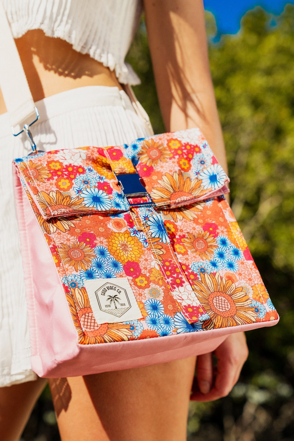 Retro Summer Insulated Lunch Bag, Removable Shoulder Strap, Metal Buckle - view 3