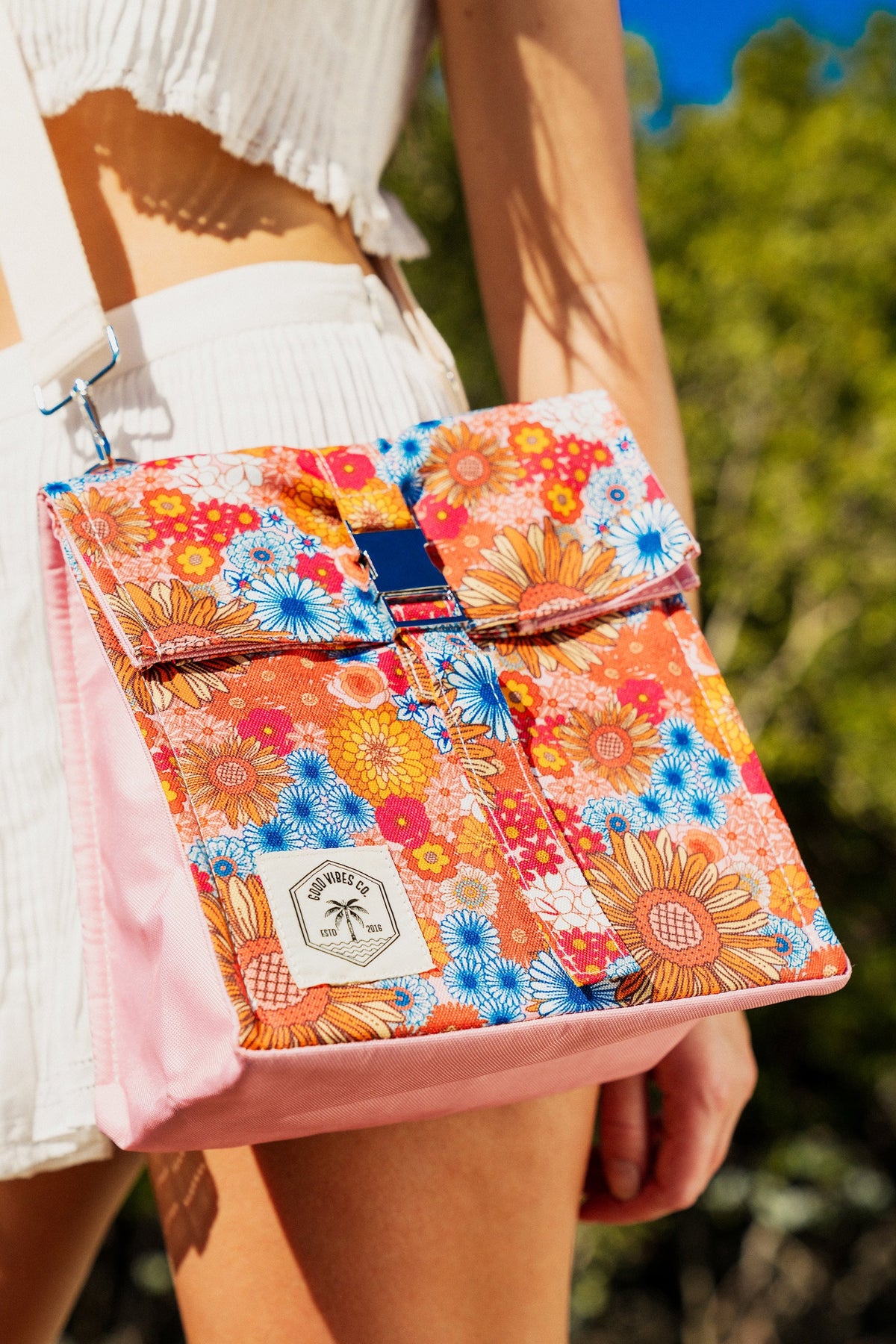 Retro Summer Insulated Lunch Bag, Removable Shoulder Strap, Metal Buckle - view 3