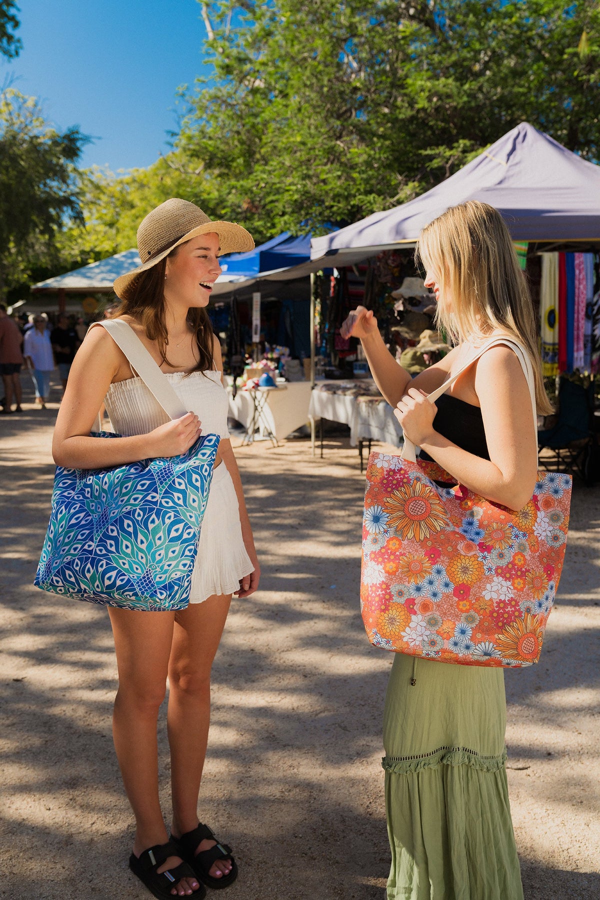 Peacock Paradise Beach Shopping Bag, Inner Pocket, Carry Handles - view 4