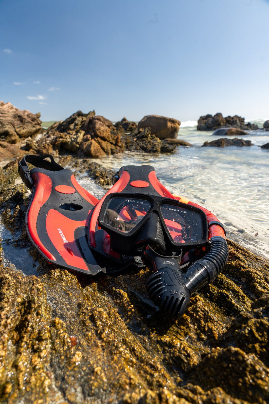 Abrolhos Adult Silicon Mask, Fin and Snorkel Set - Red - view 3