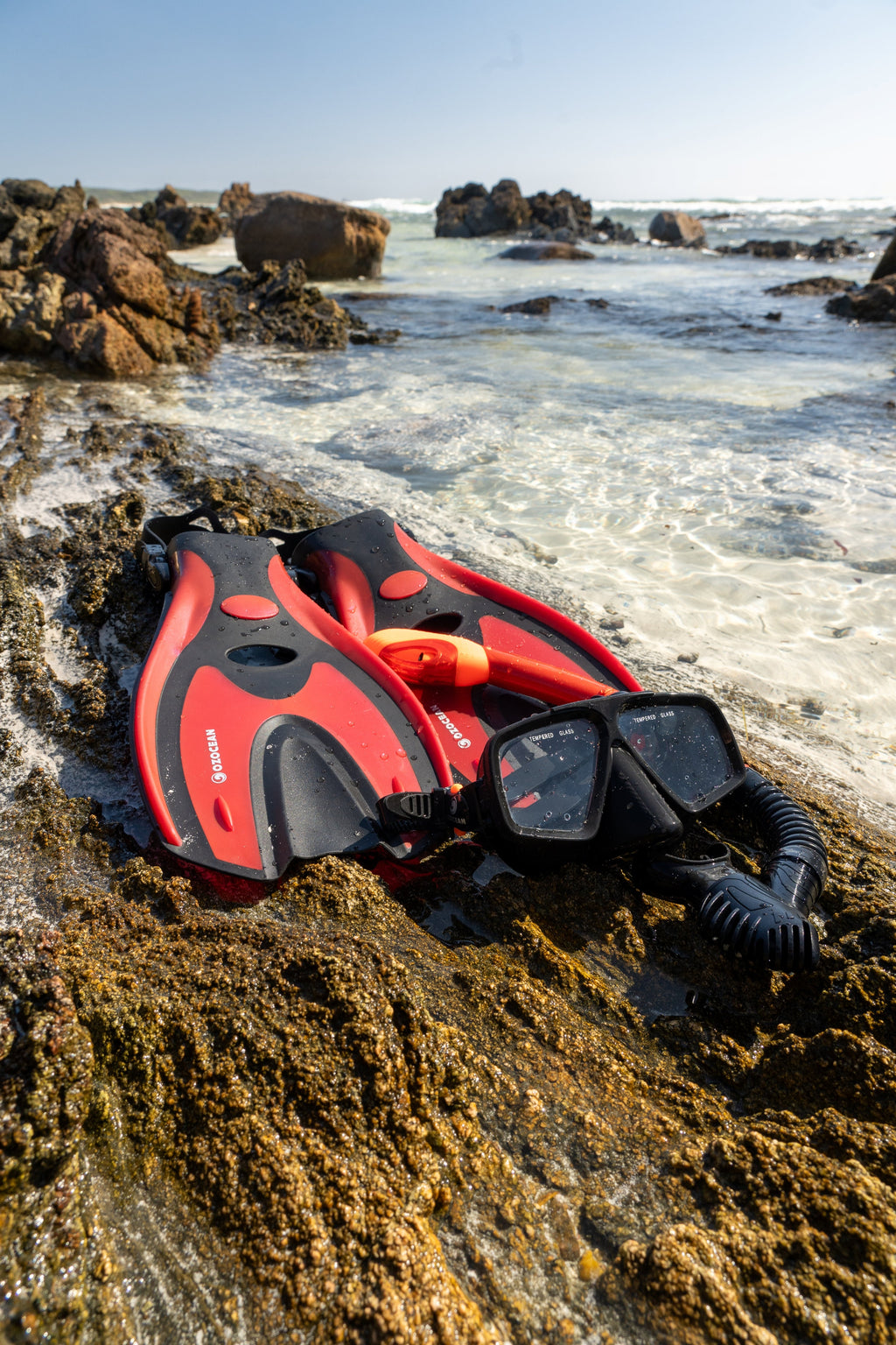 Abrolhos Adult Silicon Mask, Fin and Snorkel Set - Red - view 4