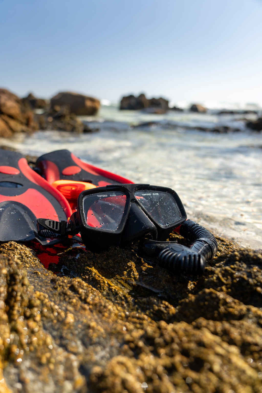 Abrolhos Adult Silicon Mask, Fin and Snorkel Set - Red - view 5