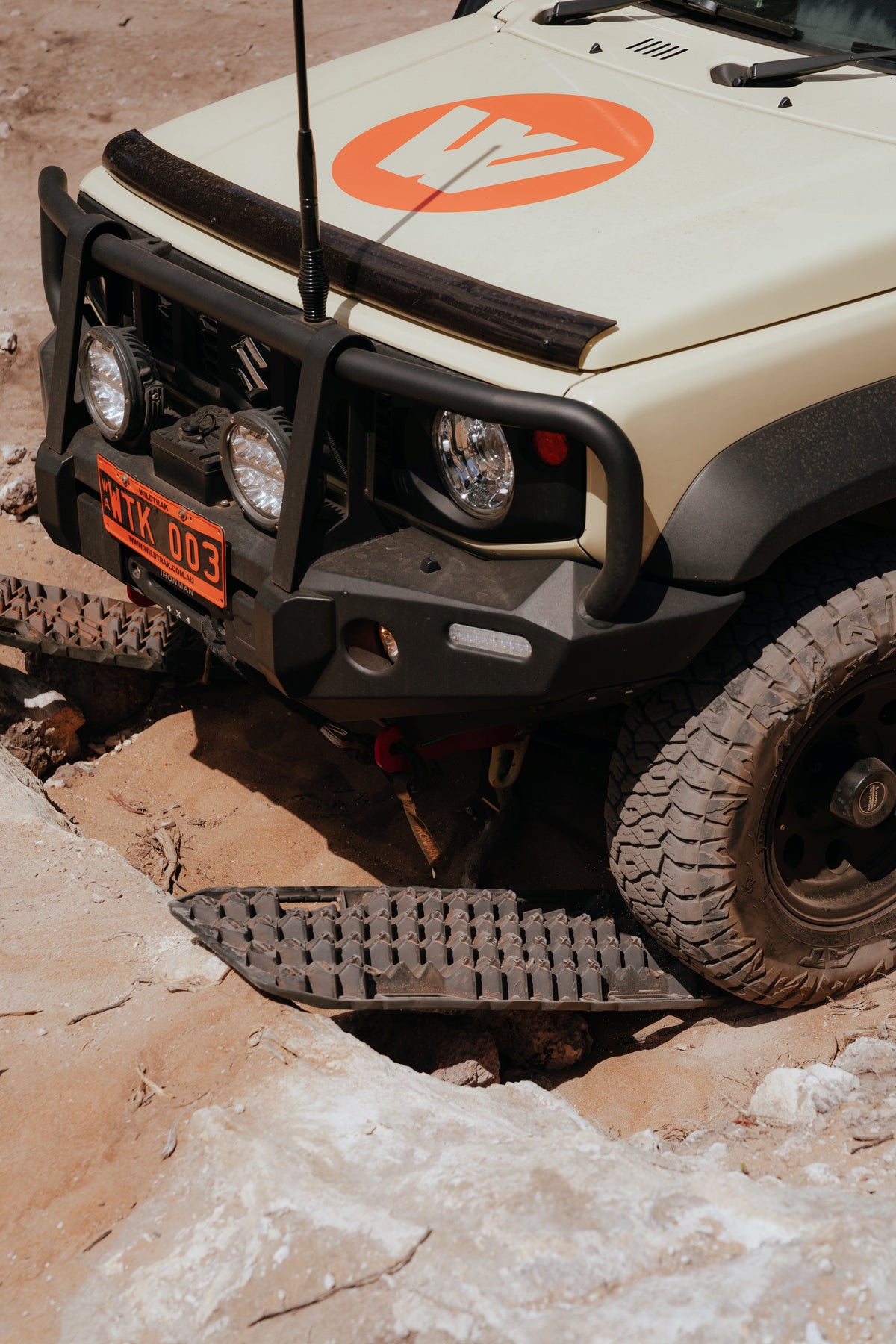 Wildtrak 2 Pack Heavy-Duty Flex Recovery Tracks, UV-Stabilised, 10,000kg, 33 x 103cm - view 17