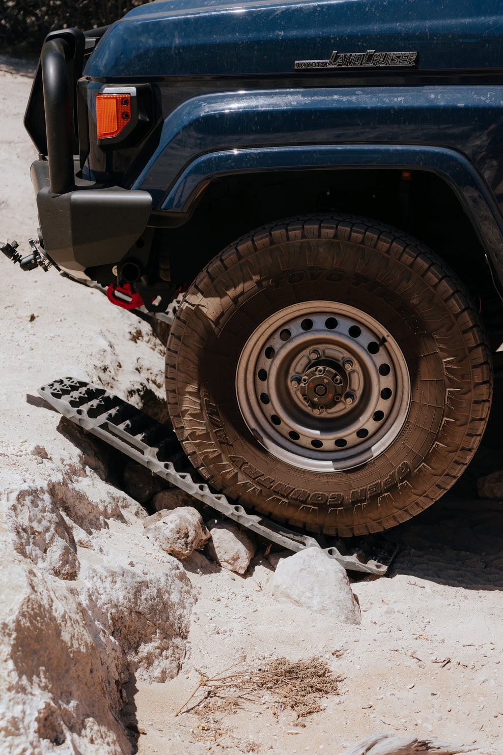 Wildtrak 2 Pack Heavy-Duty Flex Recovery Tracks, UV-Stabilised, 10,000kg, 33 x 103cm - view 21
