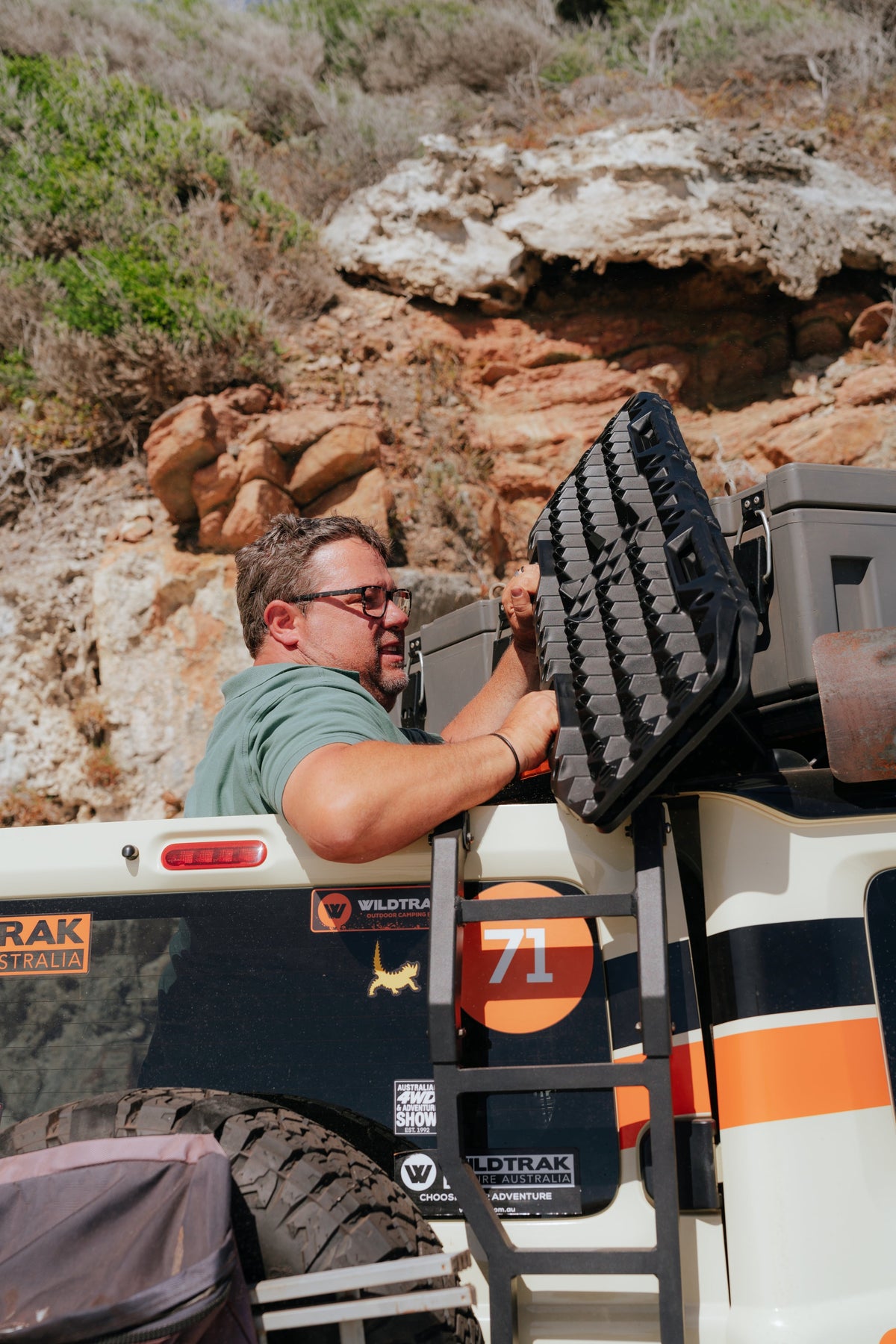 Wildtrak 2 Pack Heavy-Duty Flex Recovery Tracks, UV-Stabilised, 10,000kg, 33 x 103cm - view 19