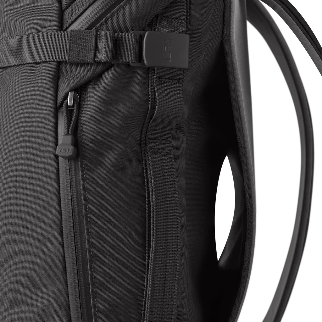 Crossroads 22L Backpack - Black - detail