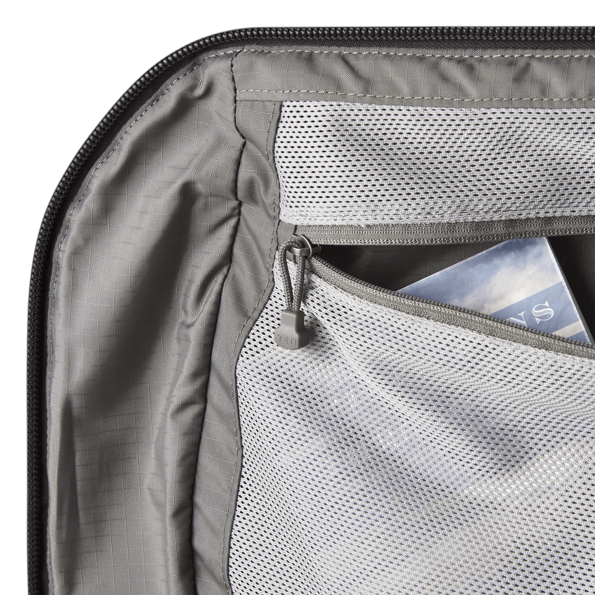 Crossroads 40L Duffel - Black v1 - detail
