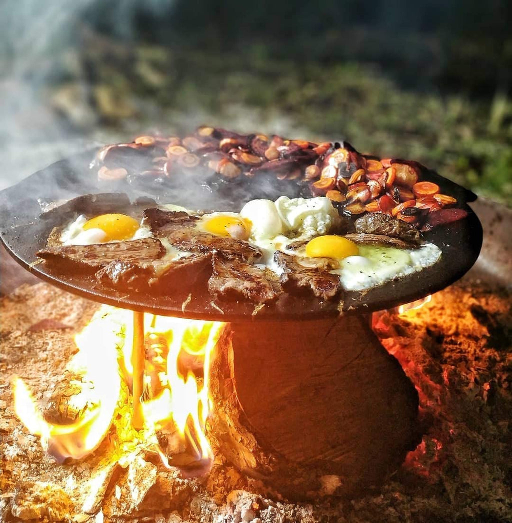 Wildtrak Pre-Seasoned Round Cast Iron BBQ Plate with Removable Legs 45cm - view 5