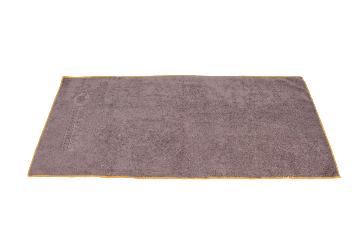 Small Quick Dry Extra Soft Camp Towel in Bag 90x42cm - view 3